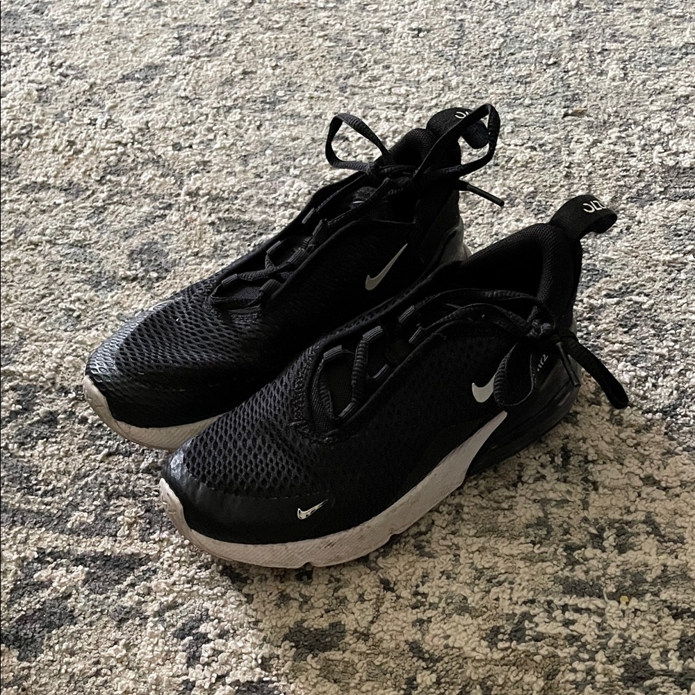 Nike Black & White Lightweight Running Sneakers